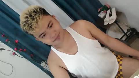 Snapshot of xxhotloyd_cummerx chatting on March 9, 2026, 9:13 am Loyd online show from March 9, 2026, 9:13 am
