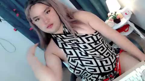 Snapshot of xxhotloyd_cummerx chatting on April 4, 2026, 7:28 am Loyd online show from April 4, 2026, 7:28 am