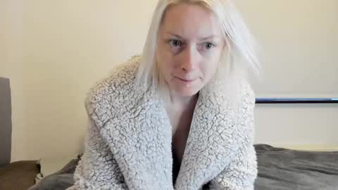 Snapshot of xxkimber_bentonxx chatting on December 11, 2024, 10:58 am  Next online Monday to Friday 10am till 2pm UK time online show from December 11, 2024, 10:58 am