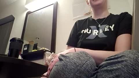 xxmariebliss online show from February 13, 2026, 3:52 pm