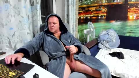 Snapshot of xxrojxx chatting on January 9, 2025, 3:55 pm roki-- --  online show from January 9, 2025, 3:55 pm