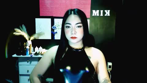 xxslutty kim online show from November 19, 2025, 10:15 am