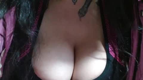   LILI  online show from January 6, 2025, 2:14 pm