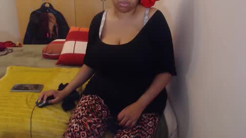 Snapshot of xxxbustybabe27x chatting on April 19, 2026, 12:15 pm Ayanda online show from April 19, 2026, 12:15 pm