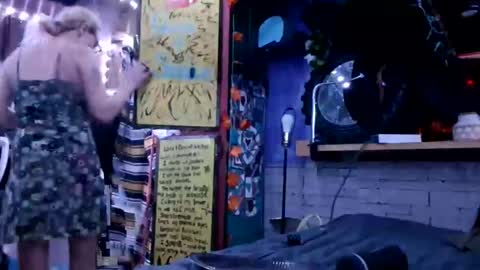 Snapshot of xxxqueenmandydickenz chatting on November 8, 2025, 3:29 am XXXQueenMandyDickenz online show from November 8, 2025, 3:29 am