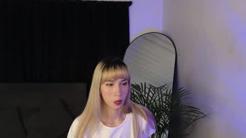 Snapshot of xxxvandersexxx chatting on September 28, 2025, 8:20 am July and Fer online show from September 28, 2025, 8:20 am