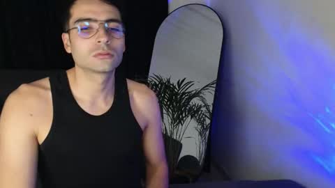 Snapshot of xxxvandersexxx chatting on October 23, 2025, 1:05 am July and Fer online show from October 23, 2025, 1:05 am