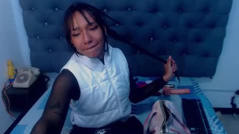 QUEEN online show from December 1, 2025, 1:27 pm