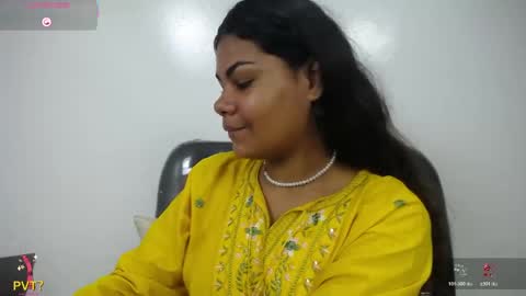 Snapshot of yaazhini457034 chatting on April 28, 2026, 11:48 am yazhini online show from April 28, 2026, 11:48 am