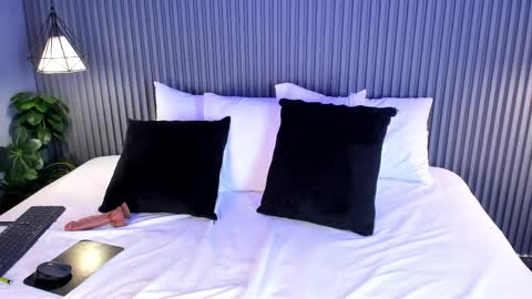 Yalezka online show from April 10, 2026, 5:01 am