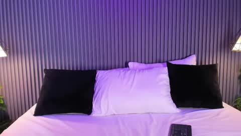 Yalezka online show from April 14, 2026, 5:02 am