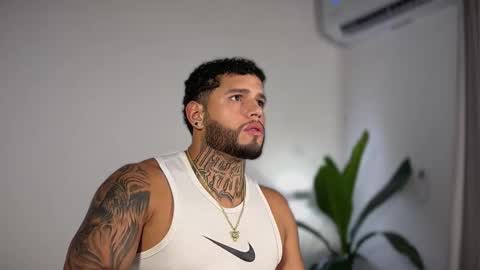 Snapshot of yamp_bigcock chatting on October 29, 2025, 2:14 am yamp sambrano online show from October 29, 2025, 2:14 am