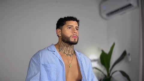 Snapshot of yamp_bigcock chatting on October 31, 2025, 1:28 am yamp sambrano online show from October 31, 2025, 1:28 am