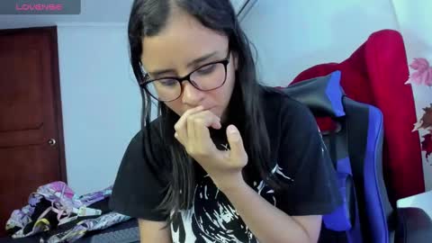 Snapshot of yan_nyan chatting on February 12, 2025, 12:27 am yan_nyan online show from February 12, 2025, 12:27 am