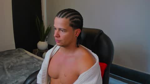 Snapshot of yanka_max1 chatting on November 24, 2025, 12:05 pm new here online show from November 24, 2025, 12:05 pm