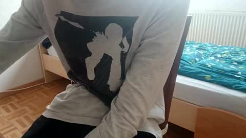 yanp541 online show from November 6, 2025, 12:17 pm