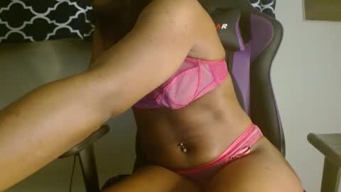 Snapshot of yarabrynnn chatting on December 17, 2024, 12:11 pm YARA online show from December 17, 2024, 12:11 pm