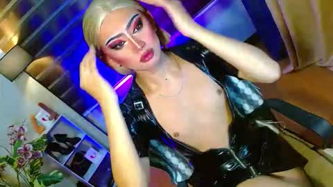 miss yasii online show from February 10, 2026, 2:21 pm