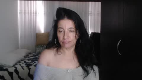 yasmin_love85 online show from January 9, 2025, 6:47 pm