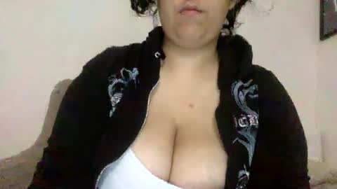 Snapshot of yasminebbyxx chatting on July 12, 2026, 1:29 am yasminebbyxx online show from July 12, 2026, 1:29 am
