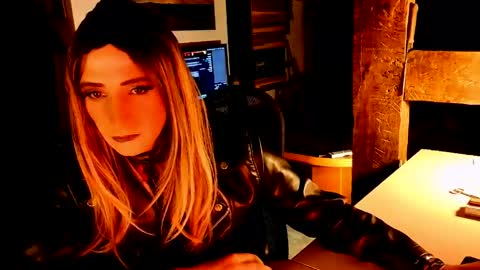 yassminhot84 online show from June 5, 2026, 10:59 pm