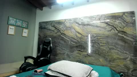 yaya____ online show from February 19, 2025, 10:12 am