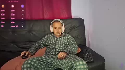 Snapshot of yazfore chatting on July 14, 2026, 3:29 pm Hazzan online show from July 14, 2026, 3:29 pm