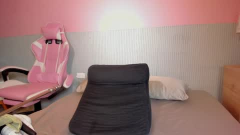 yeika_foxy online show from April 11, 2026, 11:36 am