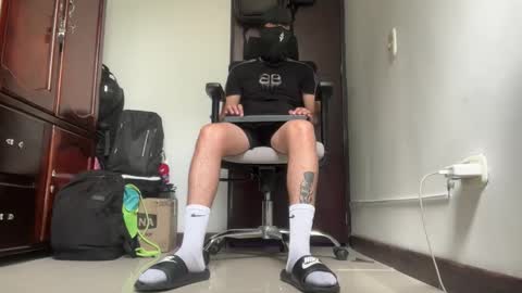 yeisongomezz online show from May 18, 2026, 3:29 pm