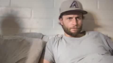 Jennmike online show from August 5, 2026, 4:59 am