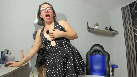 yelena03 online show from April 15, 2026, 10:32 pm