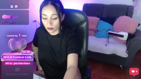 Snapshot of yeliana_sexy chatting on January 4, 2025, 9:43 am Valery  online show from January 4, 2025, 9:43 am