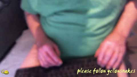 Snapshot of yellowsnakes chatting on January 9, 2026, 5:26 pm . y e l l o w s n a k e s . online show from January 9, 2026, 5:26 pm