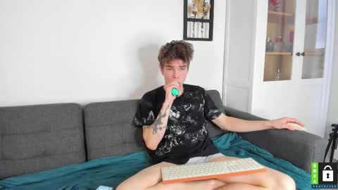 Yen online show from November 8, 2025, 10:04 am