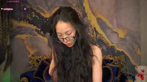 yennstar online show from March 18, 2026, 9:18 pm