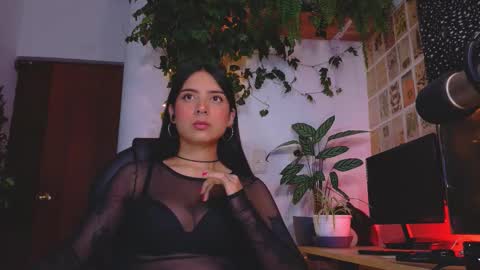 yeriawaddell  online show from November 21, 2025, 9:24 pm