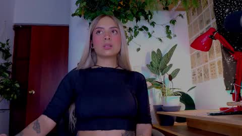 yeriawaddell  online show from November 24, 2025, 1:05 am