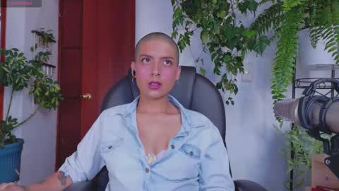 yeriawaddell  online show from March 1, 2026, 10:23 pm