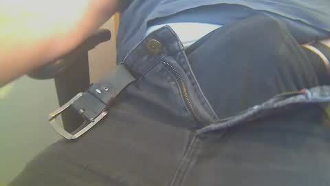 yigalb_ online show from December 2, 2024, 8:19 am