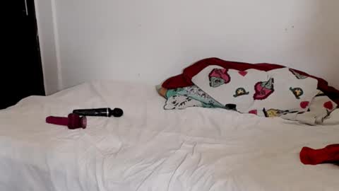 tulipan online show from February 2, 2025, 9:45 pm