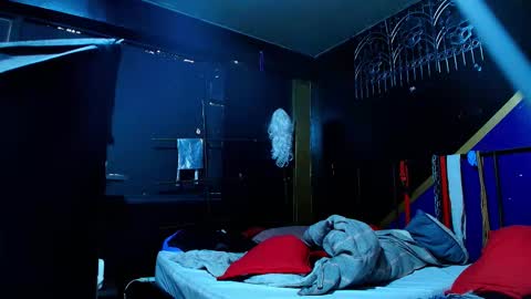 yingandyangg online show from March 18, 2026, 6:11 pm