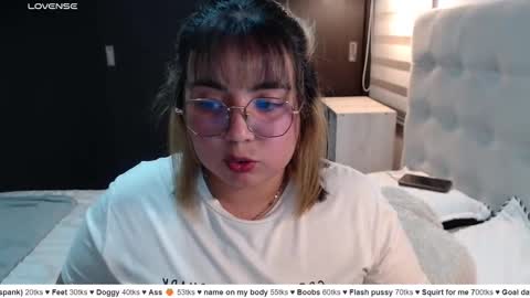 Snapshot of yini_angel07 chatting on March 12, 2026, 4:18 am hii i am yini online show from March 12, 2026, 4:18 am