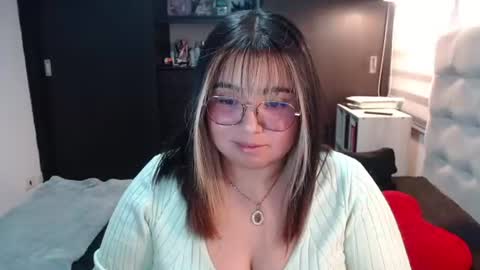 Snapshot of yini_angel07 chatting on June 14, 2026, 10:45 pm hii i am yini online show from June 14, 2026, 10:45 pm