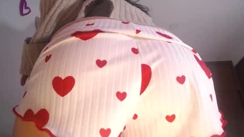 Yiny online show from March 7, 2025, 4:46 am