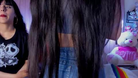 yinyang_luar online show from December 5, 2025, 7:43 pm