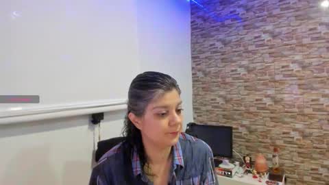 yinyyanghot online show from November 25, 2025, 4:01 am