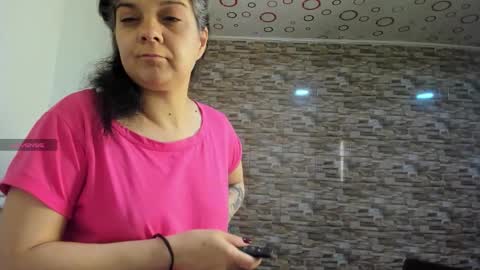 yinyyanghot online show from December 5, 2025, 10:13 am