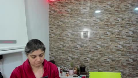 yinyyanghot online show from December 19, 2025, 1:23 am