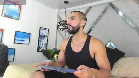 Yiyo online show from January 1, 2025, 1:47 am