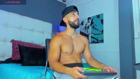 Yiyo online show from November 4, 2025, 8:41 pm